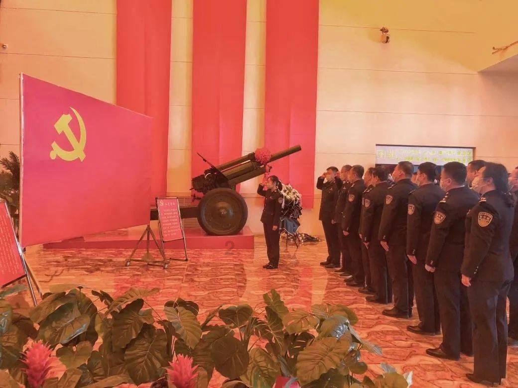 世界冬季极限运动会：谷爱凌带伤参赛夺冠